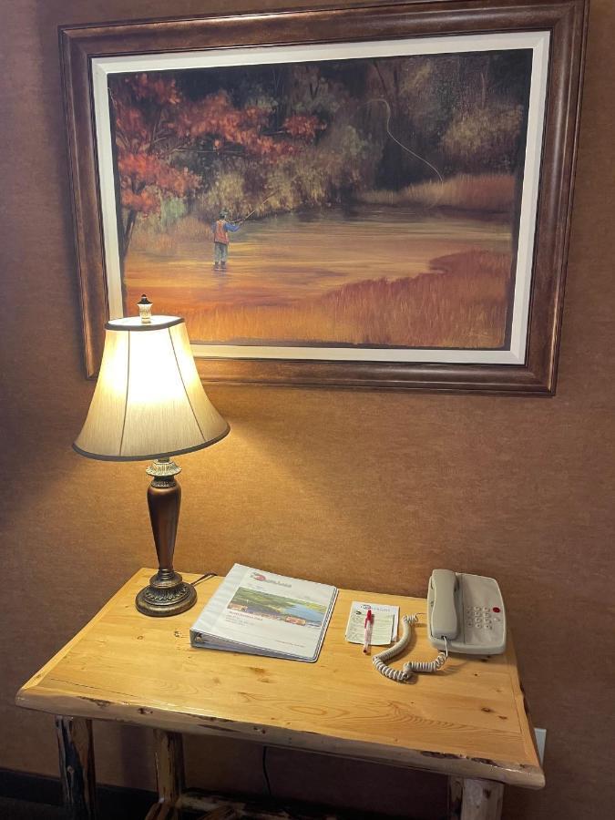 Elkwater Lake Lodge And Resort Экстерьер фото
