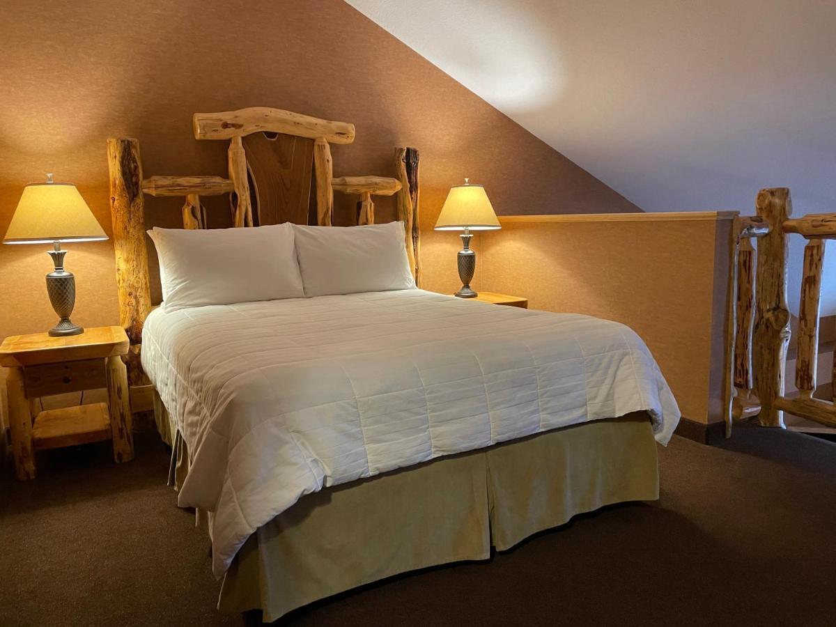 Elkwater Lake Lodge And Resort Экстерьер фото