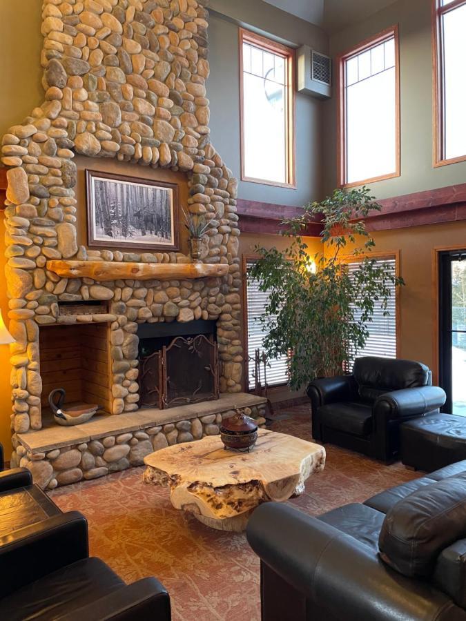 Elkwater Lake Lodge And Resort Экстерьер фото
