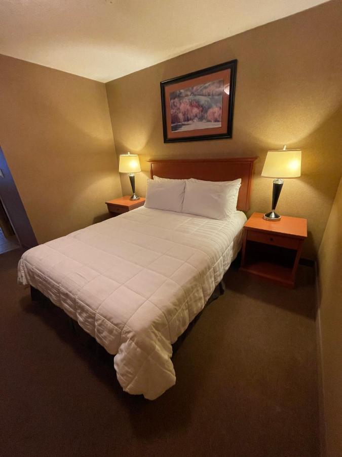 Elkwater Lake Lodge And Resort Экстерьер фото