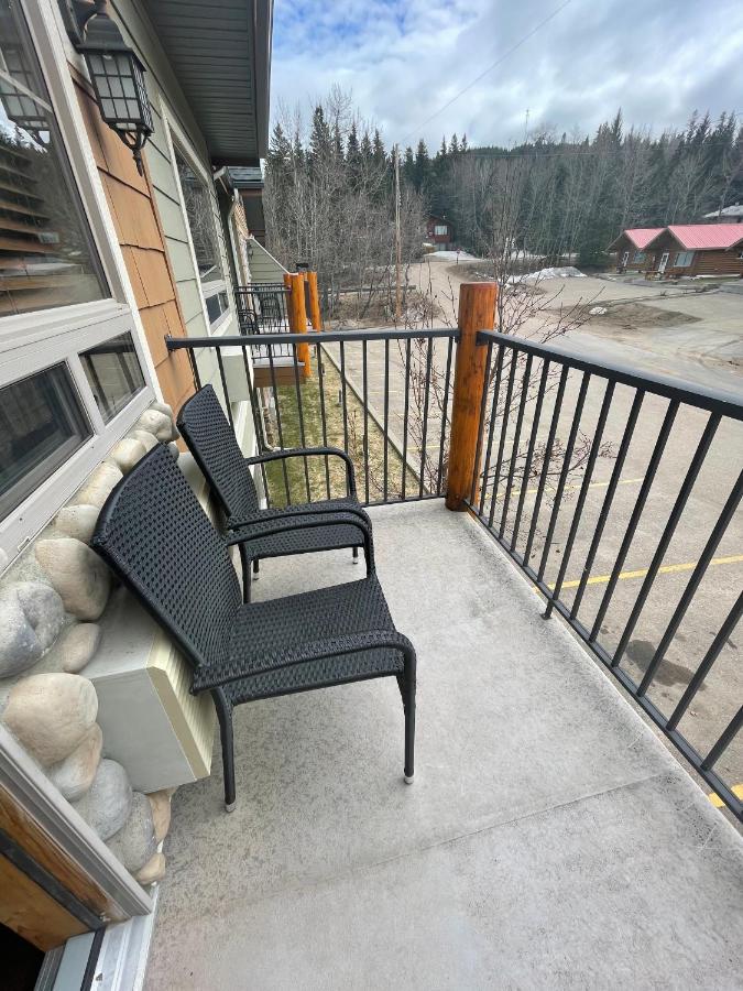 Elkwater Lake Lodge And Resort Экстерьер фото