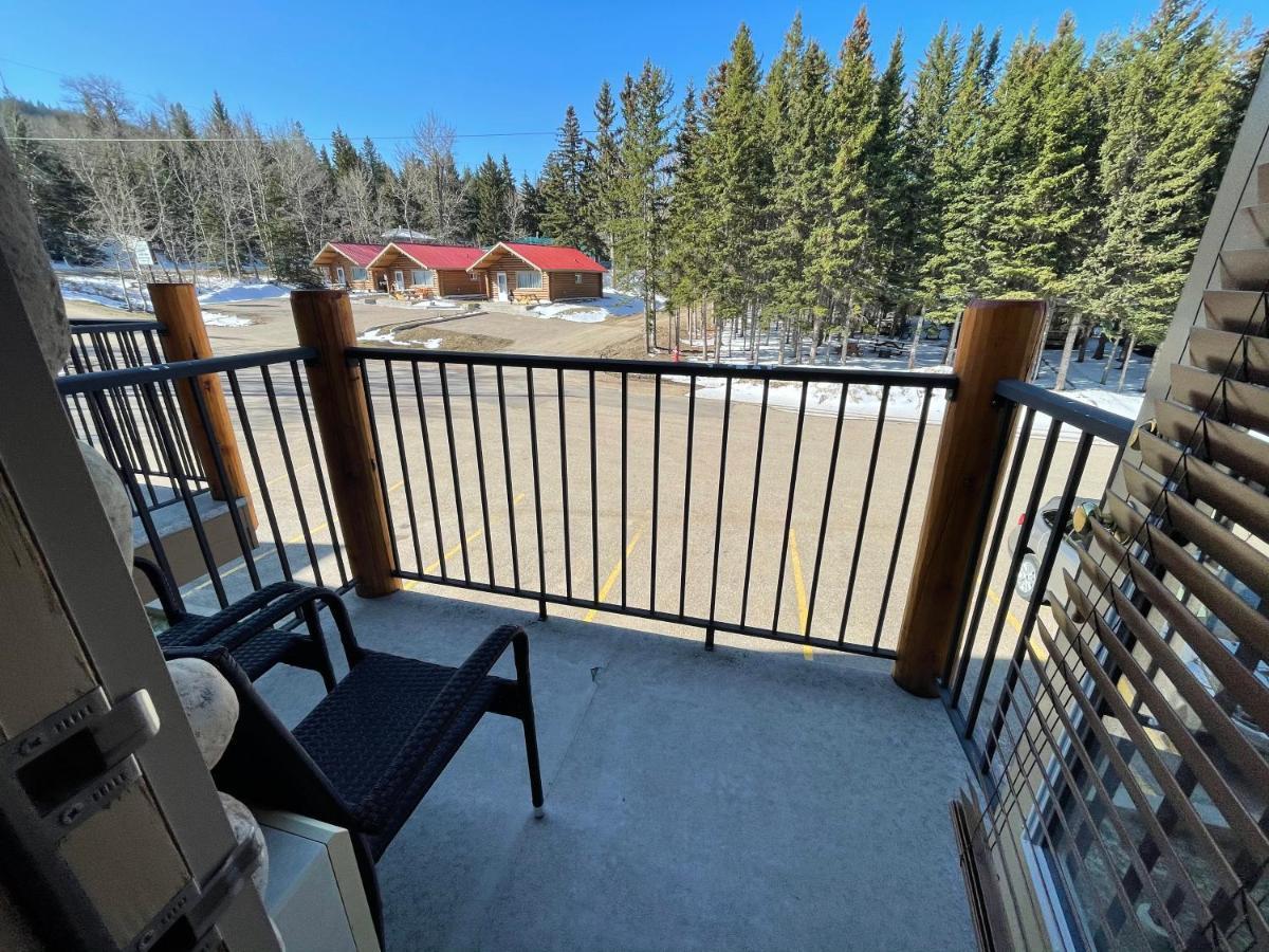 Elkwater Lake Lodge And Resort Экстерьер фото