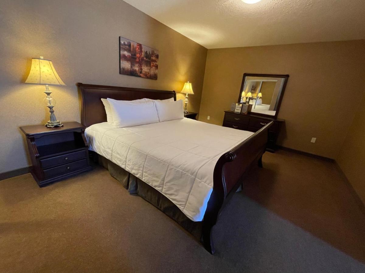 Elkwater Lake Lodge And Resort Экстерьер фото