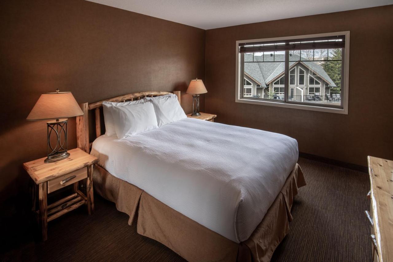 Elkwater Lake Lodge And Resort Экстерьер фото