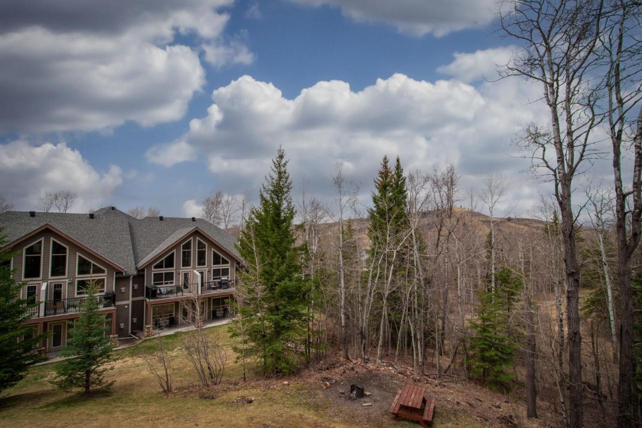Elkwater Lake Lodge And Resort Экстерьер фото