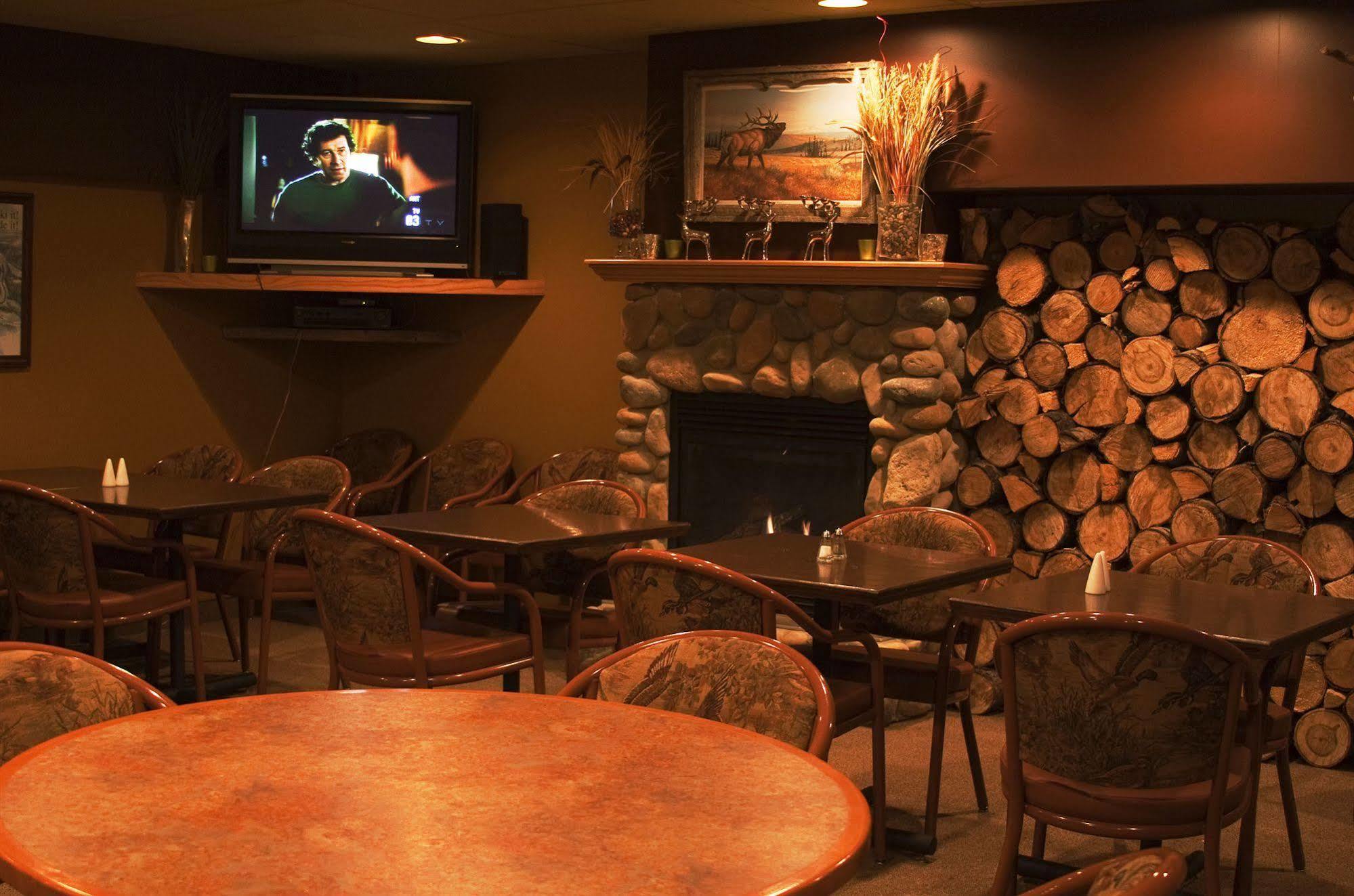 Elkwater Lake Lodge And Resort Экстерьер фото