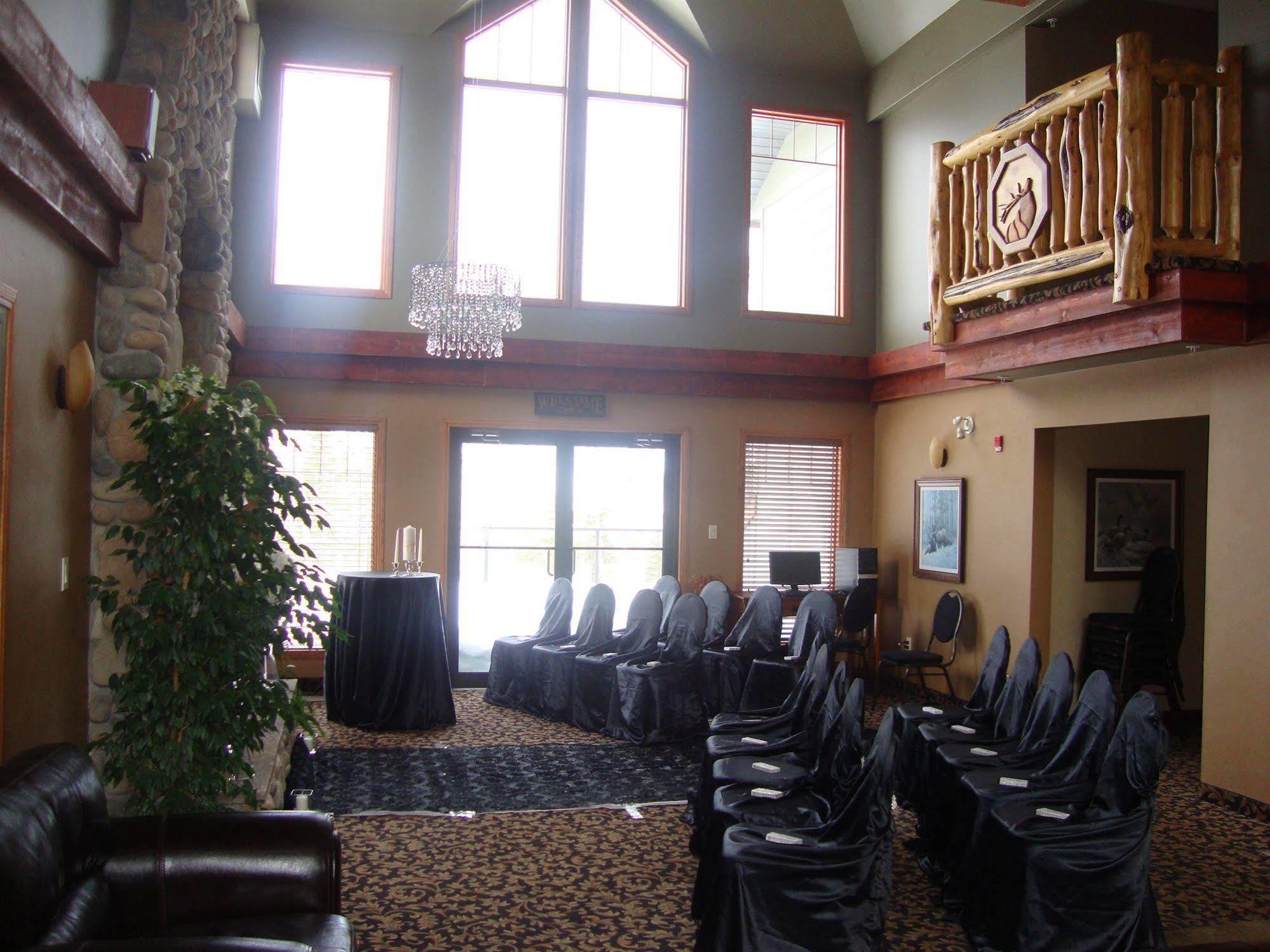 Elkwater Lake Lodge And Resort Экстерьер фото