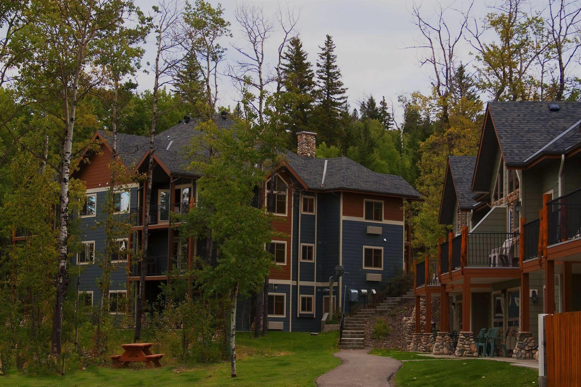 Elkwater Lake Lodge And Resort Экстерьер фото